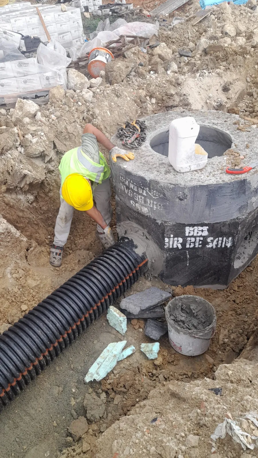 Yağmur suyu hattı imalatı – koruge boru ve baca montajı
